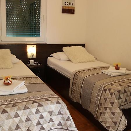 Apartments Marina Vodice Eksteriør bilde