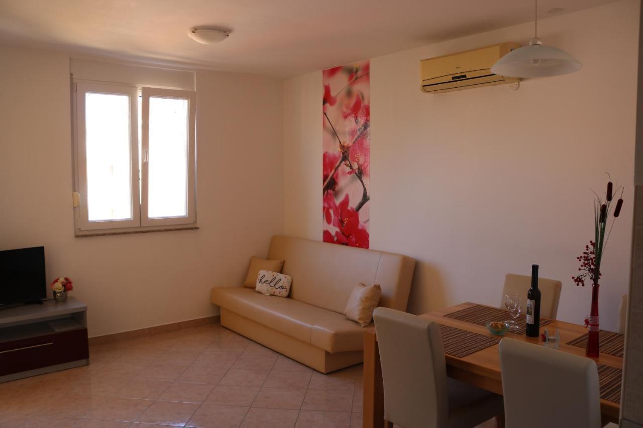 Apartments Marina Vodice Eksteriør bilde