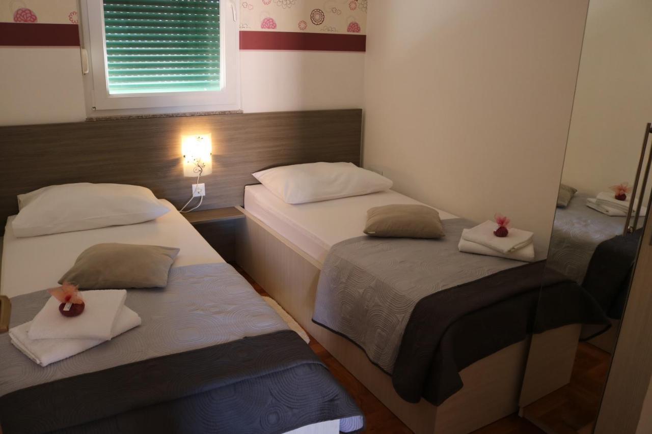 Apartments Marina Vodice Eksteriør bilde