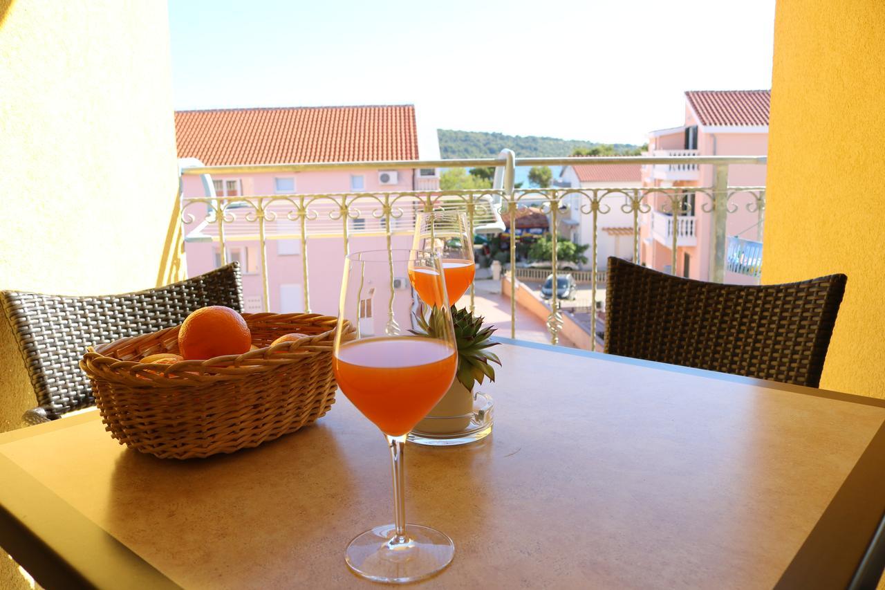 Apartments Marina Vodice Eksteriør bilde